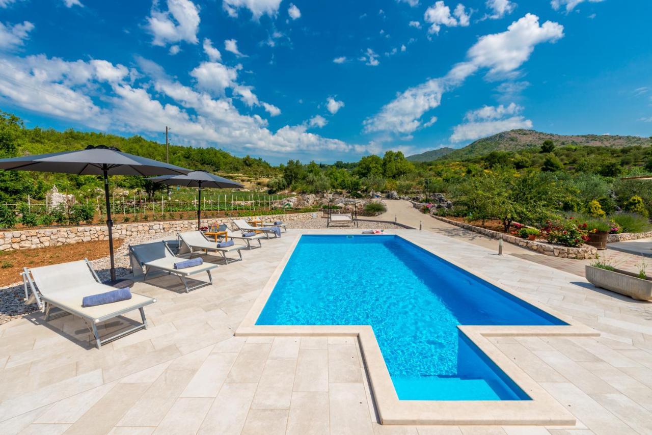 Pizzelli Villa *