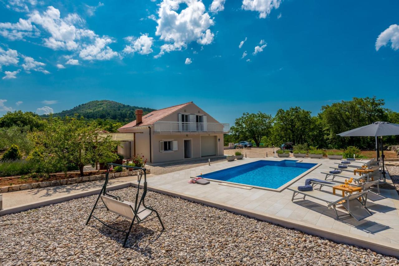 Pizzelli Villa